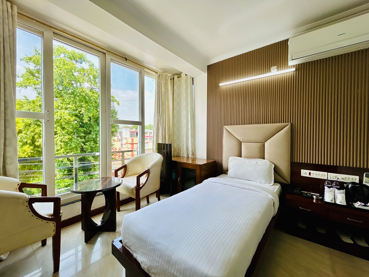 Deluxe room at Hotel Tathagat